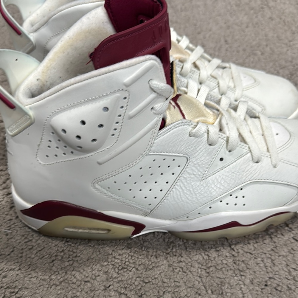 Jordan Retro High Top Sneakers White and Maroon - Picture 3 of 6
